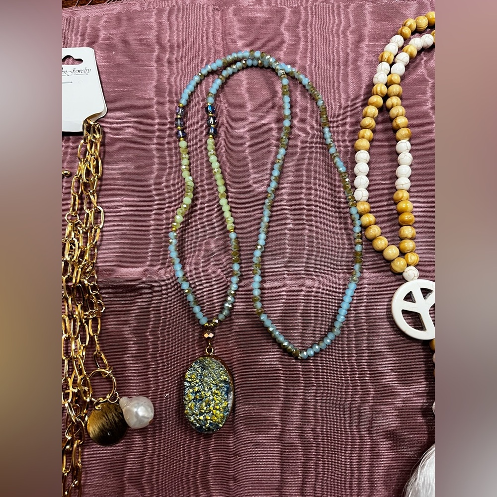 Fashion Jewelry Necklace Peace Pendant, Beaded Necklaces Ring NWT, NWOT 5-pieces - Picture 4 of 6